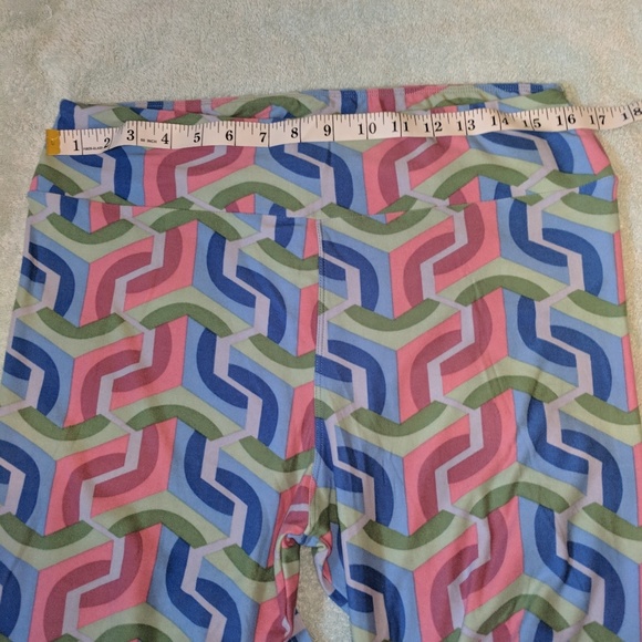 NWOT LULAROE GRAPHIC TALL & CURVY LEGGINGS - Picture 5 of 6